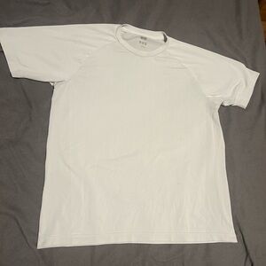 Uniqlo performance tee Men’s Large